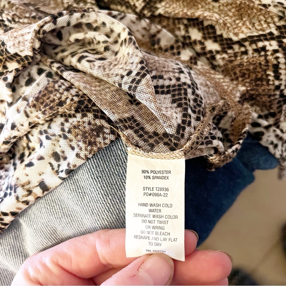 Popular 21 Button Up Blouse - Picture 6 of 6